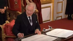 VIDEO: King Charles III grimaces at staff to move pen tray