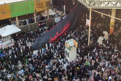 حضور میلیونی زائران در حرم امام علی(ع)  در نجف اشرف