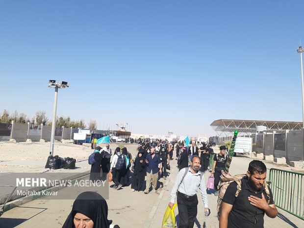 VIDEO: Pilgrims return home through Mehran border crossing