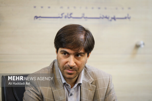 برای مقابله با کسری بودجه باید فرامین فرابودجهای دولت کاهش یابد