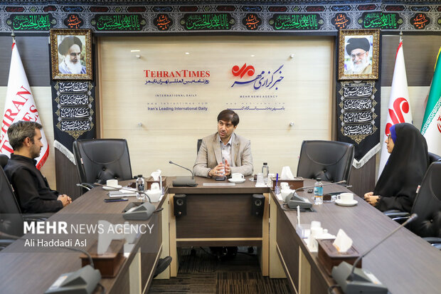 برای مقابله با کسری بودجه باید فرامین فرابودجهای دولت کاهش یابد