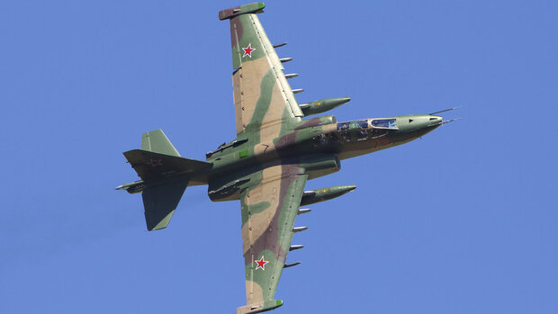 VIDEO: Russia Su-25 crashes after taking off in Crimea