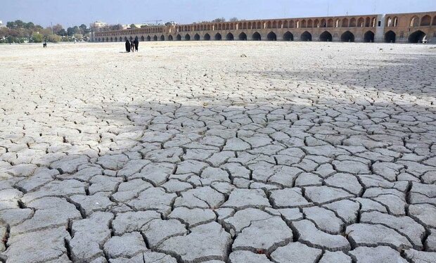 نگرانیها از وضعیت رودخانه زایندهرود/نخالهها جای آب را گرفتند