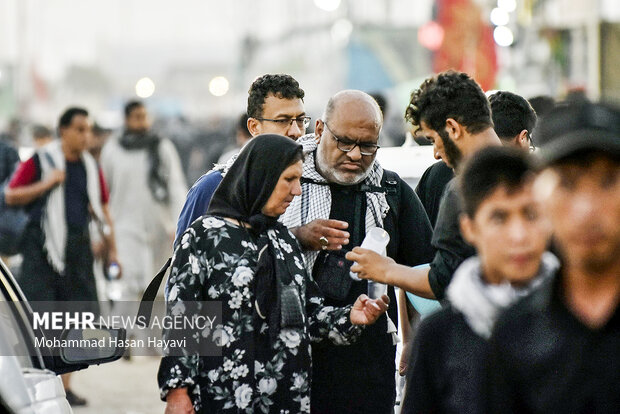 ادامه خدمات‌رسانی به زائران اربعین در شلمچه