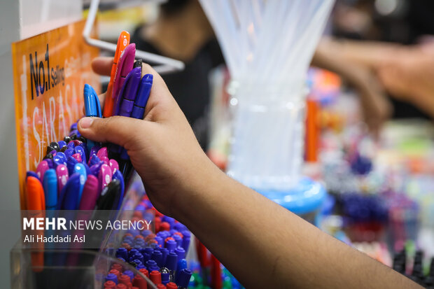 مشقات والدین از گرانی لوازم التحریر/ کیف از نوشت افزار خالی تر شد