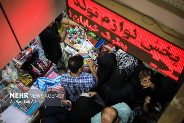 Busy market of stationery on eve of New School Year