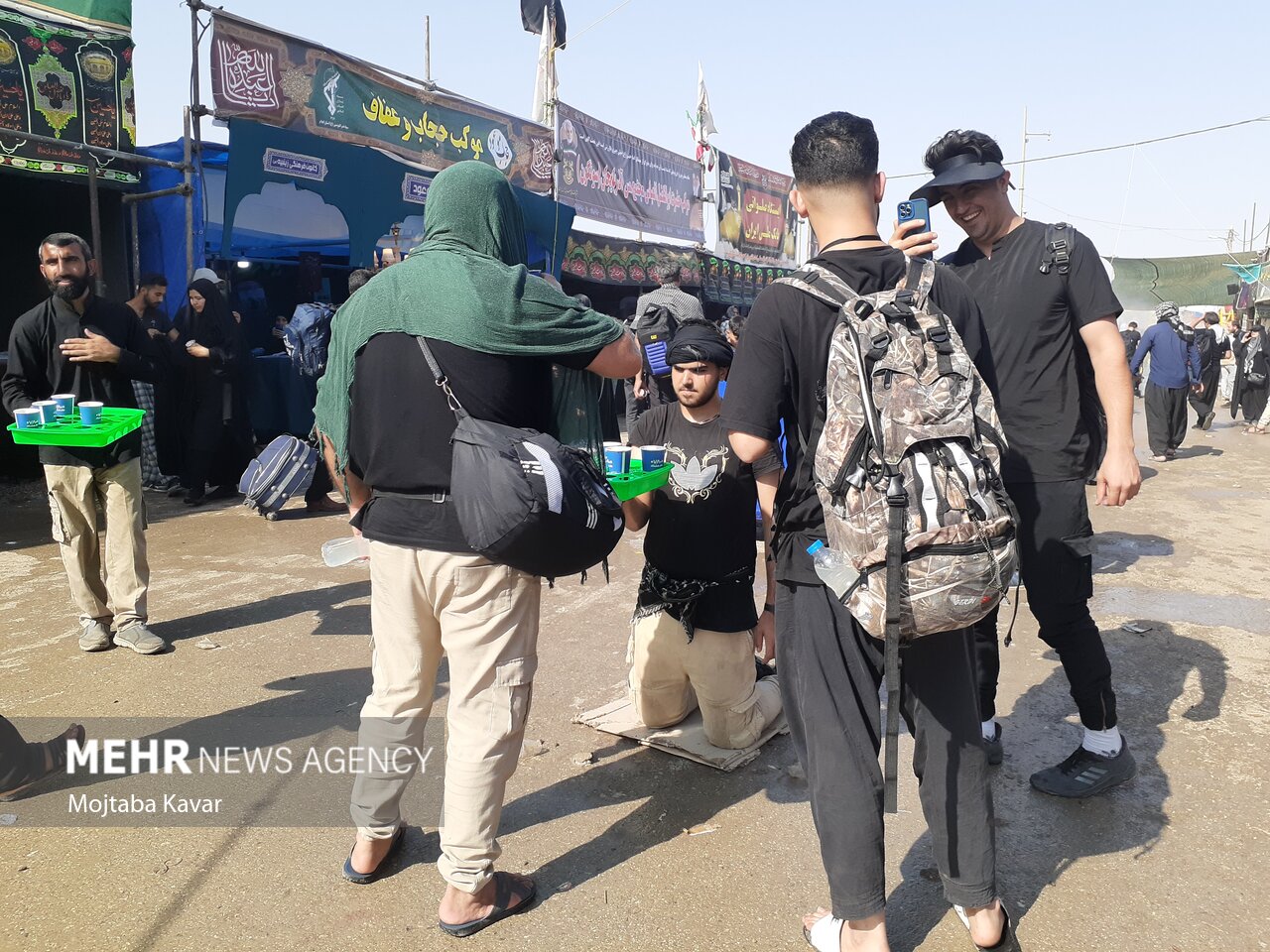 مهرورزی کودکان عشیره های عراقی در عمودهای اربعین