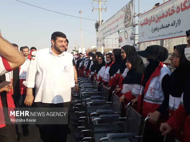 بازدید رئیس جمعیت هلال احمر از مرز مهران