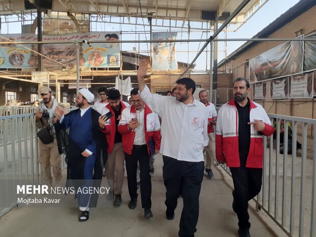 بازدید رئیس جمعیت هلال احمر از مرز مهران