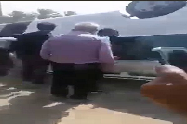 Irak'ta İranlıları taşıyan minibüs kaza yaptı Irak'ta İranlıları taşıyan minibüs kaza yaptı