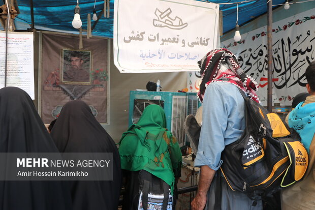 خدمت‌رسانی خادمان کرمانشاهی موکب قمرالعشیره در عمود ۱۱۸۲