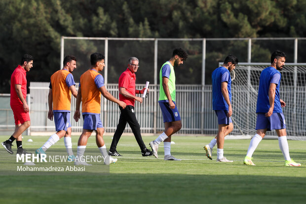 کارلوس کی روش سرمربی جدید تیم ملی فوتبال ایران در اولین تمرین تیم ملی در کمپ تیم های ملی حضور دارد