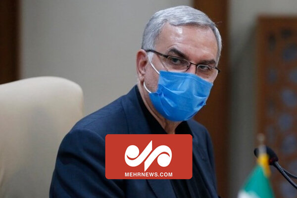 صحنهای جالب از کمک وزیر بهداشت به یک زائر اربعین صحنهای جالب از کمک وزیر بهداشت به یک زائر اربعین