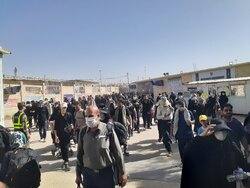 Arbaeen pilgrims return from Iraq through Mehran crossing