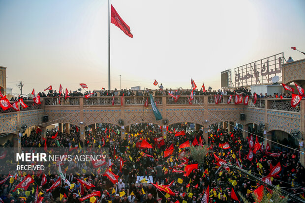 مسجد سہلہ میں معروف ترانے سلام فرماندہ ﴿سلام یا مہدی عج﴾ کا بڑا اجتماع