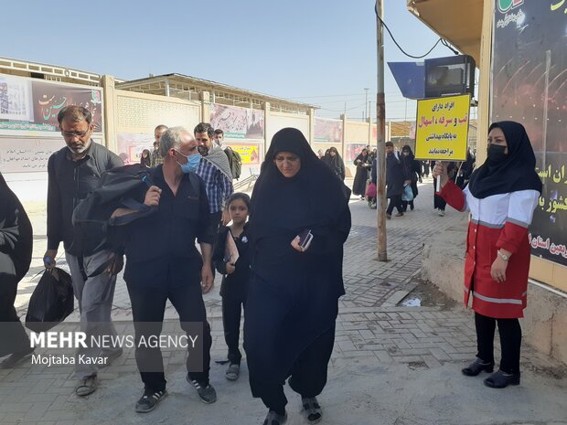 Arbaeen pilgrims return from Iran through Mehran crossing
