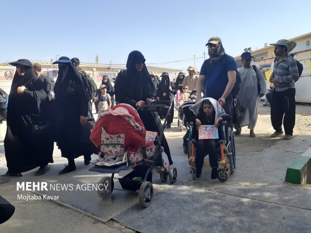 Arbaeen pilgrims return from Iran through Mehran crossing
