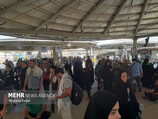 Arbaeen pilgrims return from Iran through Mehran crossing
