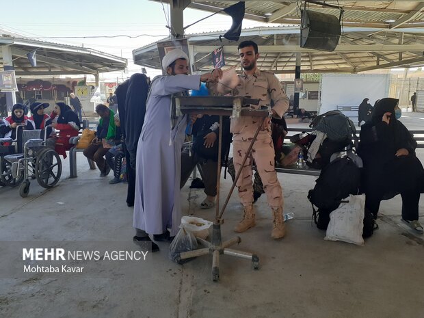 Arbaeen pilgrims return from Iran through Mehran crossing
