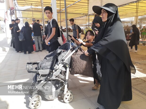 Arbaeen pilgrims return from Iran through Mehran crossing
