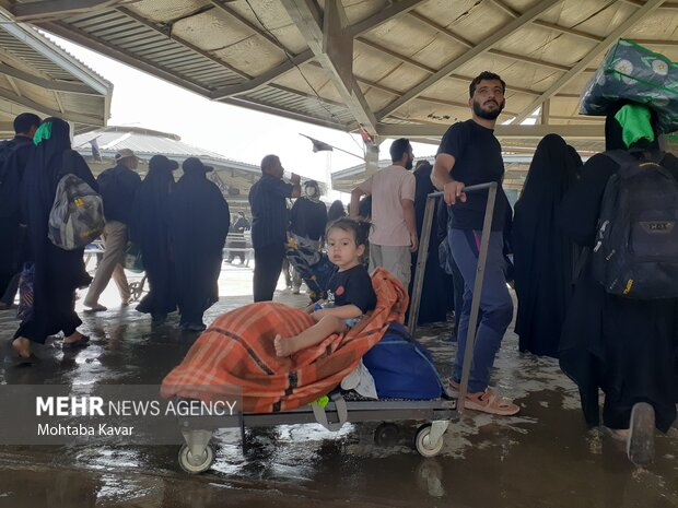 Arbaeen pilgrims return from Iran through Mehran crossing
