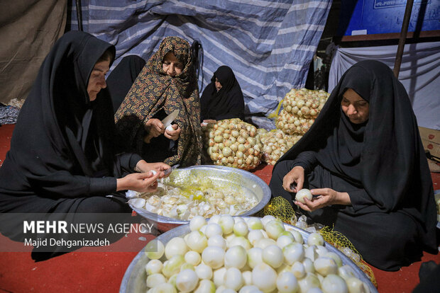 موکب یزدی‌ها در مسیر زائران اربعین