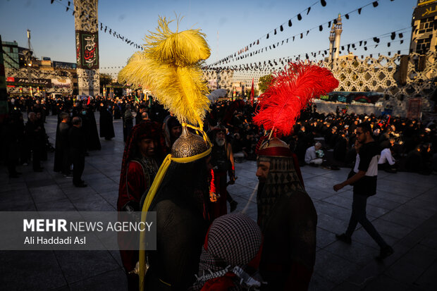 مراسم پیاده روی جاماندگان اربعین صبح روز شنبه ۲۶ شهریور ماه در تهران و از میدان امام حسین (ع) به سمت حرم عبدالعظیم حسنی (ع) برگزار شد