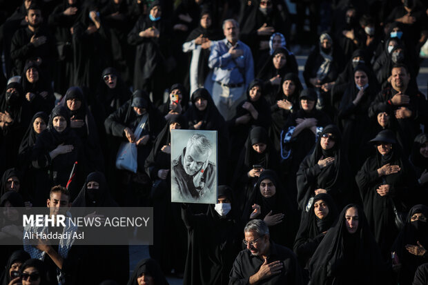 مراسم پیاده روی جاماندگان اربعین صبح روز شنبه ۲۶ شهریور ماه در تهران و از میدان امام حسین (ع) به سمت حرم عبدالعظیم حسنی (ع) برگزار شد