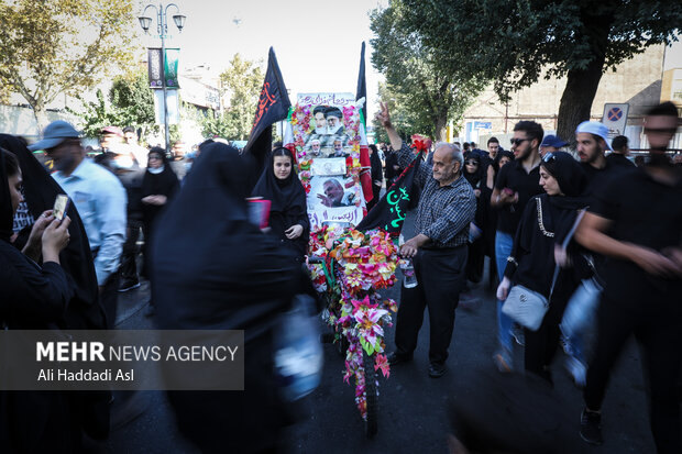 مراسم پیاده روی جاماندگان اربعین صبح روز شنبه ۲۶ شهریور ماه در تهران و از میدان امام حسین (ع) به سمت حرم عبدالعظیم حسنی (ع) برگزار شد