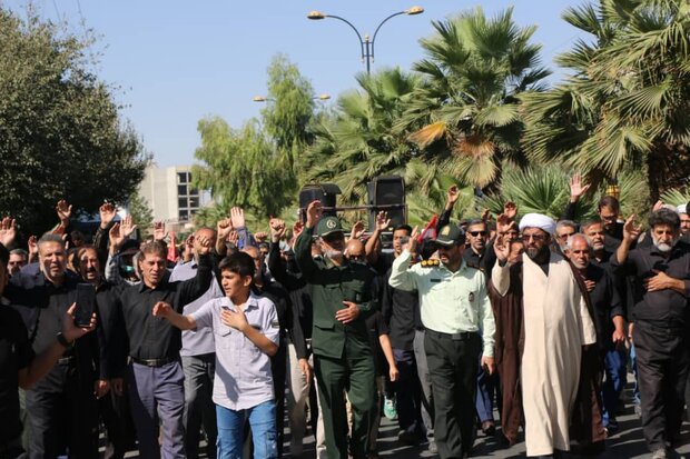 مراسم پیاده روی دلدادگان حسینی در ساوه برگزار شد