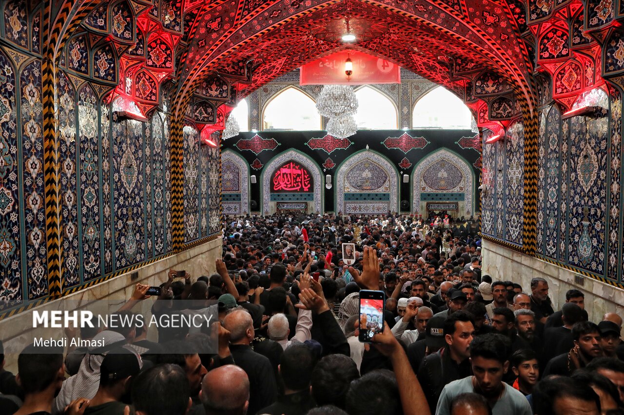 خروش میلیونی امت حسینی در کربلا؛ بینالحرمین سراسر «لبیک یا حسین»