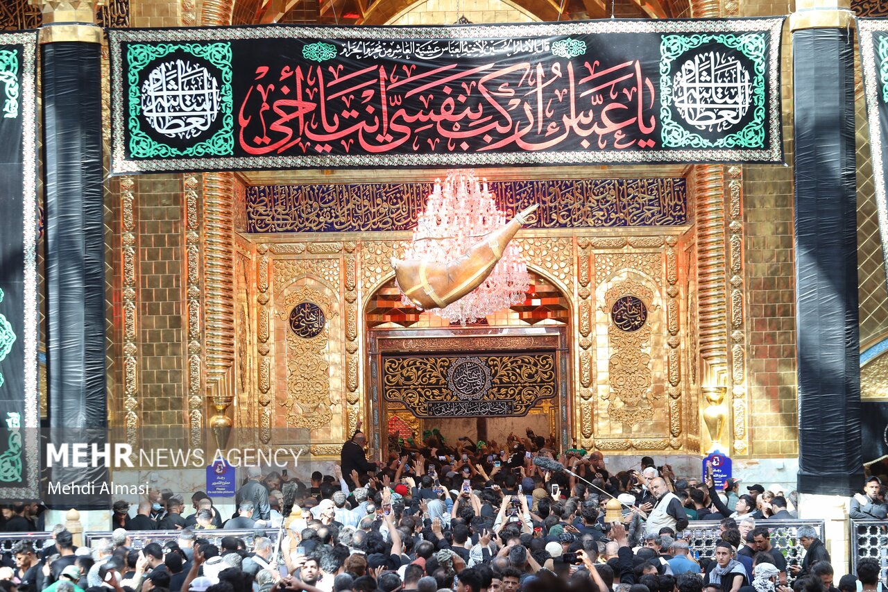 خروش میلیونی امت حسینی در کربلا؛ بینالحرمین سراسر «لبیک یا حسین»