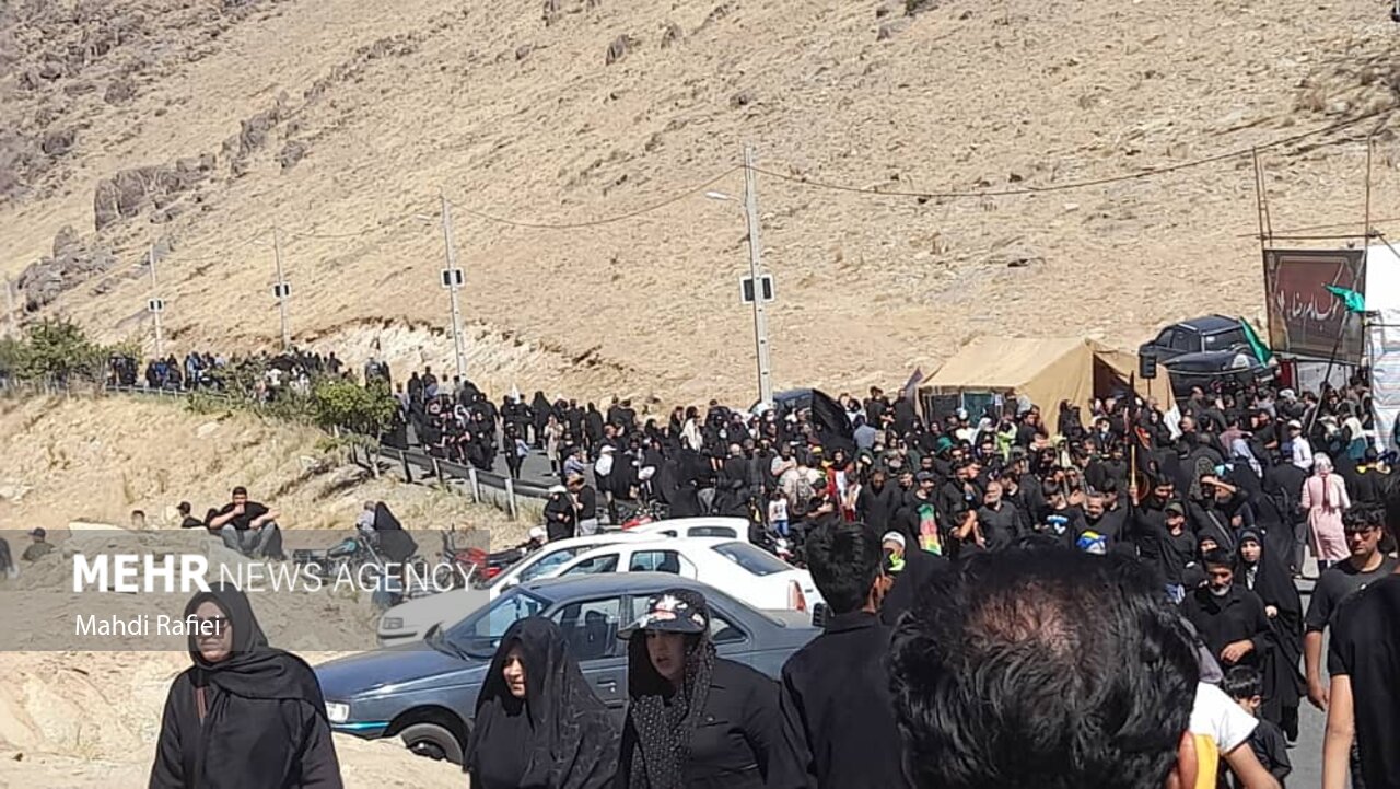 راهپیمایی اربعین در روستای بیخکهنو در بشاگرد