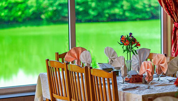 اقامت در هتل اسپیناس آستارا؛ تماشای دریاچه یا کوهستان؟