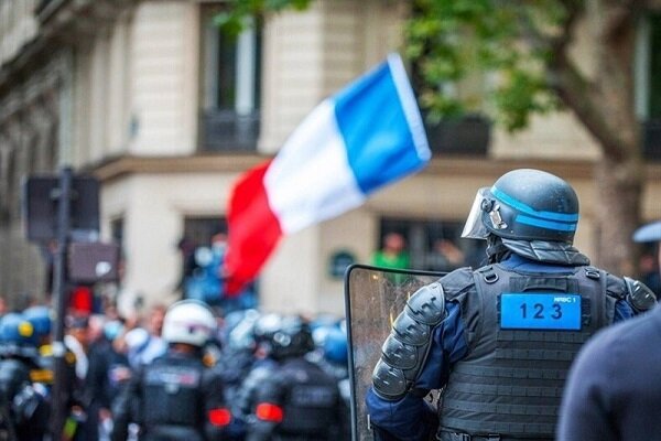 فرانسوی‌ها خواستار استعفای ماکرون و خروج پاریس از ناتو شدند