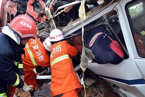 واژگونی اتوبوس در چین ۴۷ کشته و زخمی بر جای گذاشت