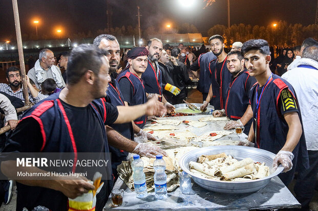 ادامه خدمات‌رسانی به زائران اربعین در شلمچه