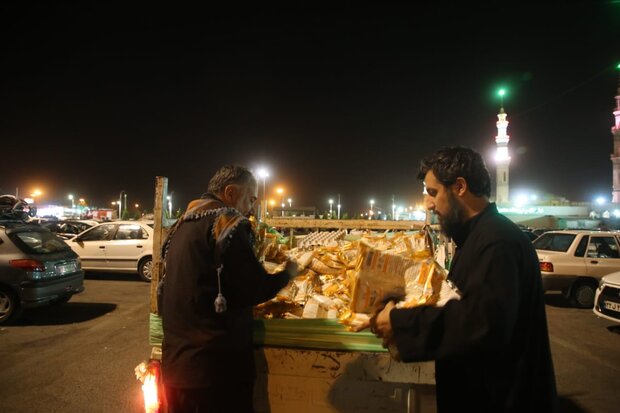 ۶۰ هزار قرص نان بین زائران اربعین در قم توزیع شد