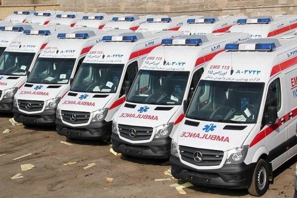آمبولانس‌های اورژانس ۱۱۵ در مسیر راهپیمایی ۲۲ بهمن مستقر شده‌اند