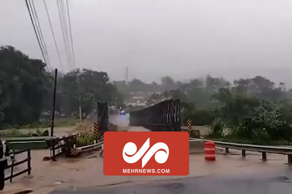 لحظه‌ تخریب یک پل در پورتوریکو به دلیل سیلاب 