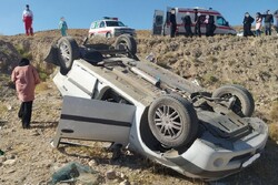 ۴ مصدوم و یک فوتی در اثر واژگونی سواری پژو در جاده آباده - اصفهان