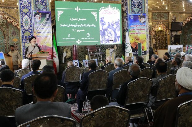 ۱۰۰ پیشکسوت ایثارگر مبلّغ و هیئتی اصفهان تجلیل شدند