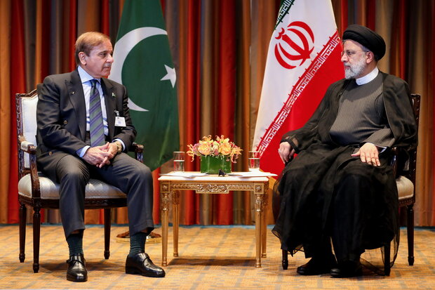 Iran resolved to expand cooperation with Pakistan 