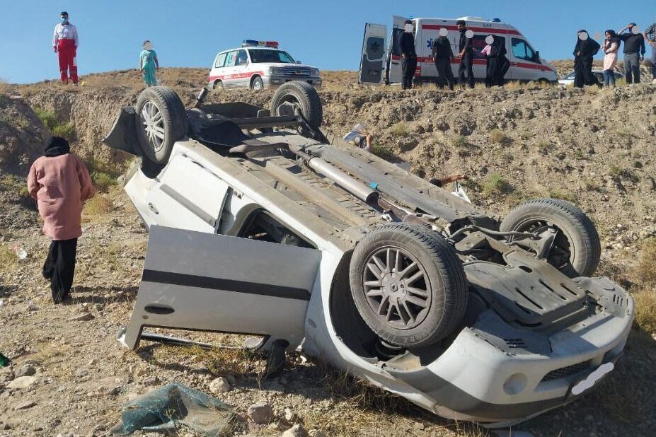 ۴ مصدوم و یک فوتی در اثر واژگونی سواری پژو در جاده آباده – اصفهان