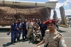 رونمایی انصارالله یمن از ۶ موشک در رژه نظامی