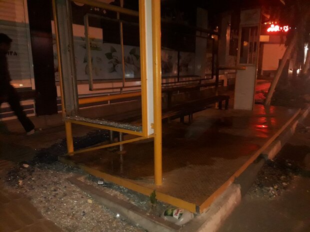 خسارت اغتشاشگران به اموال عمومی قم/ تخریب کامل ۲ ایستگاه اتوبوس 
