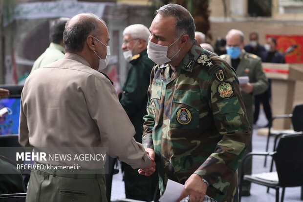 دیدار جمعی از پیشکسوتان و فرماندهان دفاع مقدس با رهبر معظم انقلاب