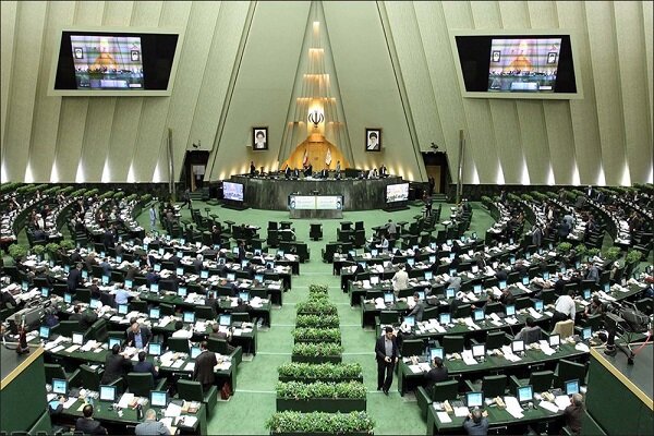 Iran Parliament backs progress of missile, defense industries