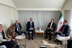 تمایل ایرلند برای توسعه روابط اقتصادی با ایران/امیرعبداللهیان: باید تحریم‌های یکجانبه برطرف شود