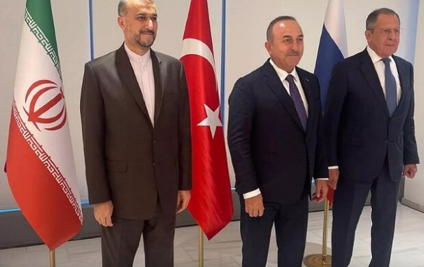 İran, Türkiye ve Rusya dışişleri bakanları New York'ta görüştü İran, Türkiye ve Rusya dışişleri bakanları New York'ta görüştü